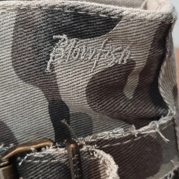 Blowfish Malibu CUDDLEFISH Mid Top Sneakers - Picture 11 of 12